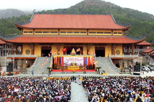 Quảng[-]Ninh:[-]Mở[-]tuyến[-]xe[-]bus[-]miễn[-]phí[-][-]tham[-]quan[-]chùa[-]Ba[-]Vàng