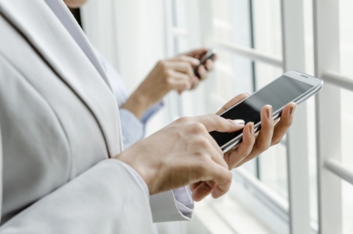 [-]Quá[-]phụ[-]thuộc[-]vào[-]smartphone[-]dẫn[-]đến[-]lười[-]suy[-]nghĩ