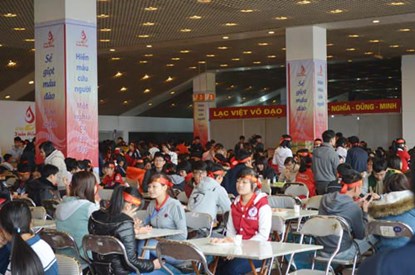 [-]Hà[-]Nội:[-]Hàng[-]vạn[-]người[-]hiến[-]máu[-]trong[-]mưa[-]rét[-]trong[-]Lễ[-]Hội[-]Xuân[-]Hồng