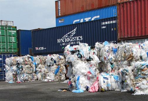 Cứu[-]cảng[-]biển[-]khỏi[-]5.450[-]container[-]“rác[-]thải”