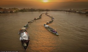 Hình ảnh chợ nổi Indonesia hút khách