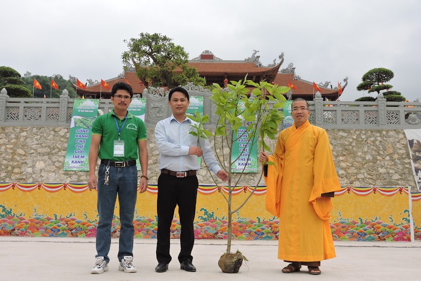 Chương[-]trình[-]“Trồng[-]1000[-]cây[-]hoa[-]ngọc[-]lan”[-]đến[-]với[-]chùa[-]Tân[-]Thanh,[-]Lạng[-]Sơn[-]