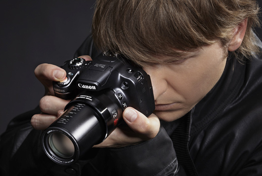 Khi[-]ngắm[-]để[-]chụp[-]ảnh[-]bằng[-]máy[-]ảnh[-]PowerShot[-]SX50[-]HS[-]người[-]dùng[-]có[-]thể[-]bị[-]bỏng[-]da,[-]phát[-]ban