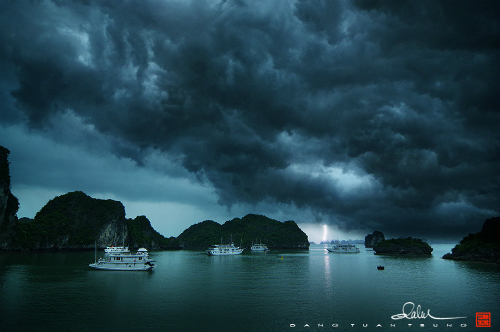 [-]Ấn[-]tượng[-]người[-]đàn[-]ông[-]đi[-]khắp[-]Việt[-]Nam[-]để[-]chụp[-]bão