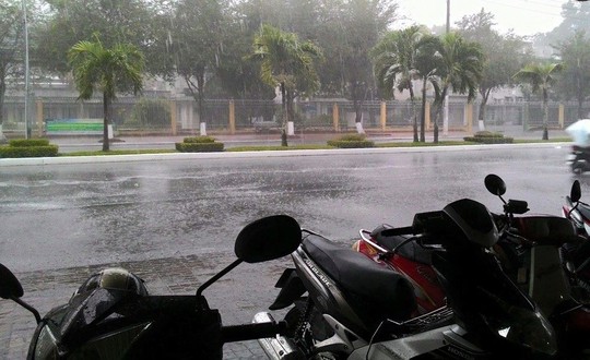 [-]Cần[-]Thơ:[-]Mưa[-]lớn[-]kèm[-]sấm[-]sét,[-]nhiều[-]tuyến[-]đường[-]ngập[-]sâu