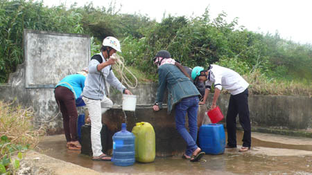 [-]Tiền[-]Giang:[-]Chủ[-]động[-]giải[-]quyết[-]nước[-]sinh[-]hoạt[-]cho[-]nhân[-]dân[-]cù[-]lao[-]Tân[-]Phú[-]Đông[-]