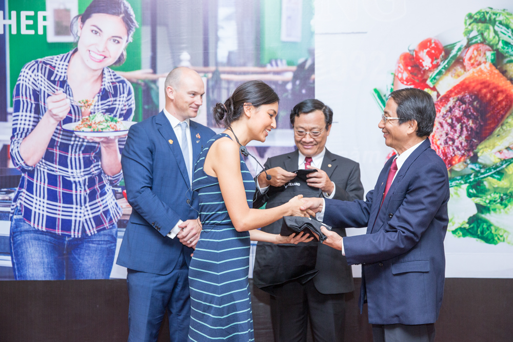 [-]Đầu[-]Bếp[-]Nổi[-]Tiếng[-]của[-]New[-]Zealand[-]sang[-]Việt[-]Nam