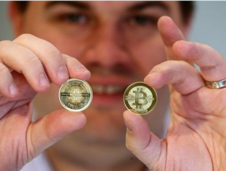 Tiền[-]điện[-]tử[-]Bitcoin[-]cũng[-]đang[-]rất[-]thịnh[-]hành