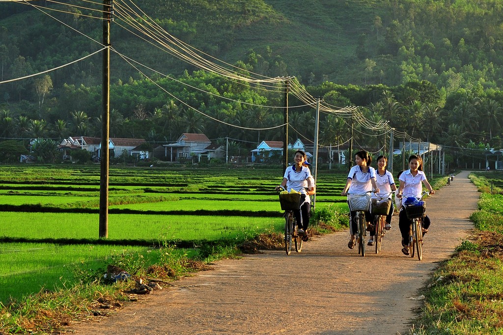 Ngày[-]31[-]tháng[-]5:[-]Nắng[-]nóng[-]diện[-]rộng[-]duy[-]trì[-]ở[-]miền[-]Trung,[-]chiều[-]tối[-]đề[-]phòng[-]dông,[-]lốc[-]và[-]gió[-]giật