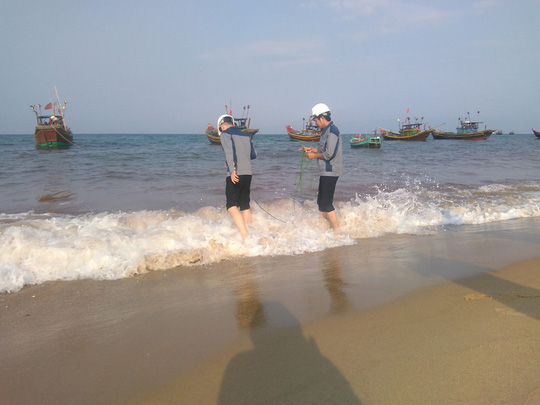 Đề[-]nghị[-]làm[-]rõ[-]“cá[-]chết[-]xếp[-]lớp[-]dưới[-]đáy[-]biển”