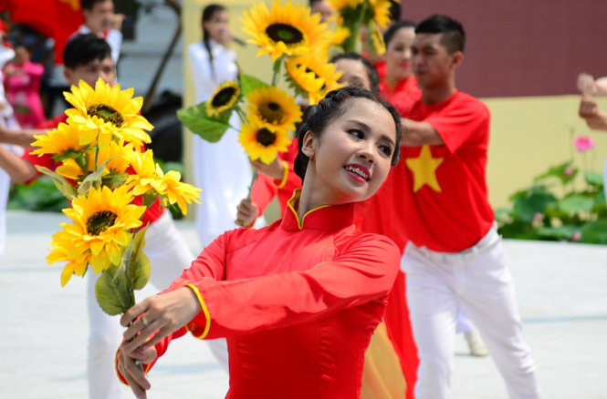 TP.HCM:[-]Khánh[-]thành[-]tượng[-]đài[-]Chủ[-]tịch[-]Hồ[-]Chí[-]Minh