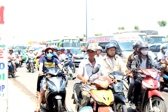 Tia[-]cực[-]tím[-]ở[-]Sài[-]Gòn[-]đang[-]ở[-]mức[-]cực[-]đỉnh:[-]Nguy[-]hại[-]gì?