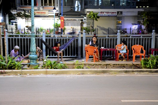 [-]Choáng[-]với[-]cảnh[-]trên[-]dòng[-]kênh[-]Tân[-]Hóa-Lò[-]Gốm[-]mới[-]hồi[-]sinh