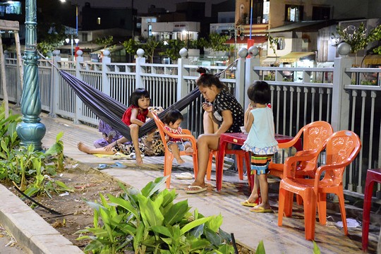 [-]Choáng[-]với[-]cảnh[-]trên[-]dòng[-]kênh[-]Tân[-]Hóa-Lò[-]Gốm[-]mới[-]hồi[-]sinh