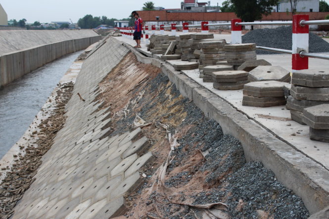 Khắc[-]phục[-]sạt[-]lở[-]kênh[-]Ba[-]Bò[-]trong[-]15[-]ngày