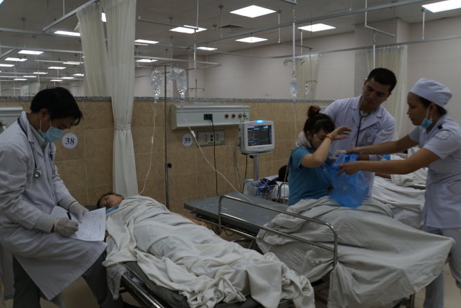 [-]Vừa[-]xuất[-]viện,[-]công[-]nhân[-]lại[-]nhập[-]viện[-]nghi[-]do[-]ngộ[-]độc[-]khí