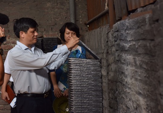 [-]Bờ[-]biển[-]Nha[-]Trang:[-]Lổn[-]nhổn[-]công[-]trình