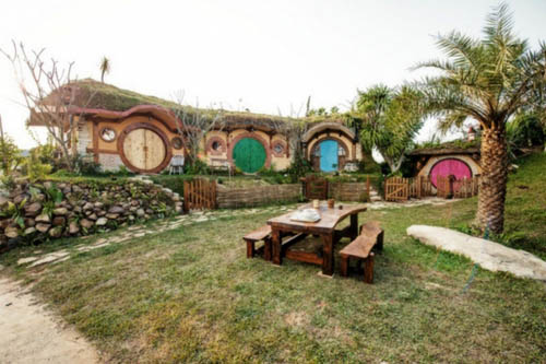 Khám[-]phá[-]những[-]ngôi[-]nhà[-]Hobbit[-]dành[-]cho[-]du[-]khách