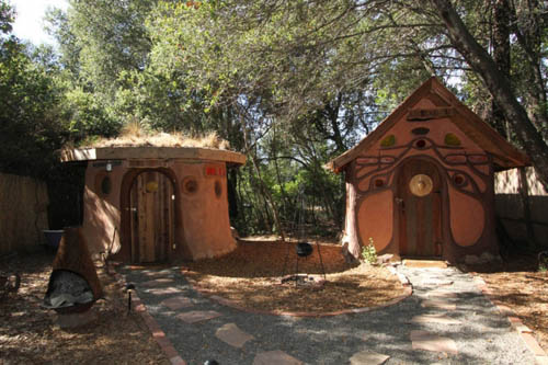 Khám[-]phá[-]những[-]ngôi[-]nhà[-]Hobbit[-]dành[-]cho[-]du[-]khách
