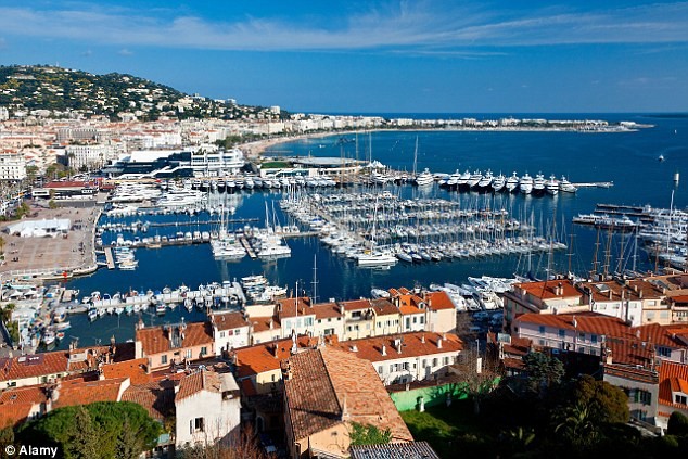 [-]Biển[-]nơi[-]diễn[-]ra[-]liên[-]hoan[-]phim[-]Cannes[-]toàn[-]rác