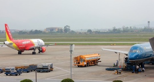 [-]Sân[-]bay[-]Cát[-]Bi[-]hỏng[-]đường[-]băng[-]không[-]phải[-]do[-]nắng[-]nóng