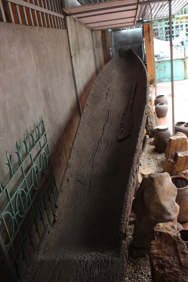 [-]Hạ[-]Long:[-]Chiêm[-]ngưỡng[-]con[-]thuyền[-]độc[-]mộc[-]cổ[-]và[-]lớn[-]nhất[-]thế[-]giới[-]còn[-]nguyên[-]vẹn