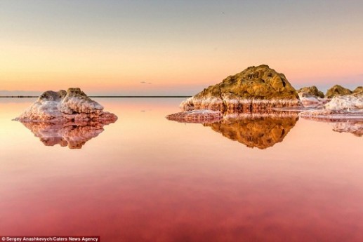 Chiêm ngưỡng cảnh đẹp nghẹt thở của hồ nước mặn ở Crimea 