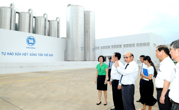 Vinamilk[-]và[-]Lâm[-]Đồng[-]hợp[-]tác[-]phát[-]triển[-]chăn[-]nuôi[-]bò[-]sữa[-]giai[-]đoạn[-]2015-[-]2020