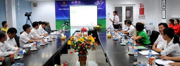 Vinamilk[-]và[-]Lâm[-]Đồng[-]hợp[-]tác[-]phát[-]triển[-]chăn[-]nuôi[-]bò[-]sữa[-]giai[-]đoạn[-]2015-[-]2020