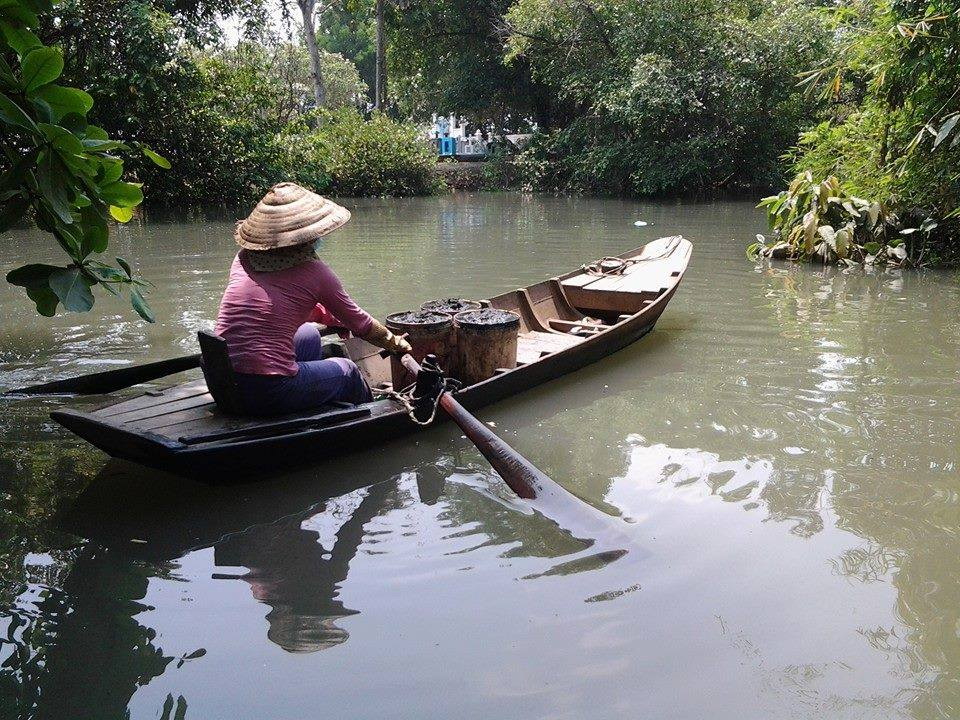 Những[-]người[-]nhặt[-]"tiền[-]sạch"[-]trên[-]sông[-]Đồng[-]Nai