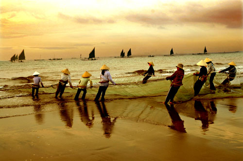 Thời[-]tiết[-]ngày[-]7[-]tháng[-]6:[-]Trung[-]bộ[-]tiếp[-]tục[-]xảy[-]ra[-]nắng[-]nóng,[-]có[-]nơi[-]trên[-]39[-]độ[-]C
