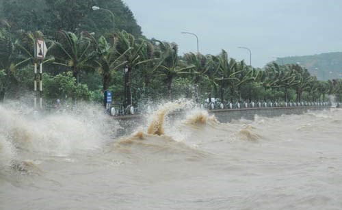 [-]Áp[-]thấp[-]có[-]khả[-]năng[-]mạnh[-]lên[-]thành[-]bão,[-]vùng[-]biển[-]Hoàng[-]Sa[-]có[-]độ[-]rủi[-]ro[-]thiên[-]tai[-]cấp[-]3[-]