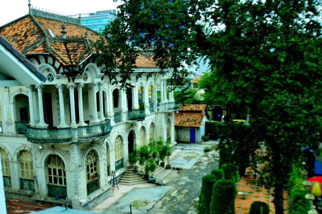 [-]Cận[-]cảnh[-]biệt[-]thự[-]cổ[-]"chục[-]triệu[-]đô"[-]lộng[-]lẫy[-]giữa[-]Sài[-]Gòn
