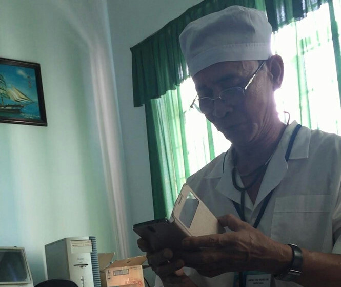 [-]Bác[-]sĩ[-][-]"phán"[-]bệnh[-]nhân:[-]Uống[-]thuốc[-]cũng[-]chết,[-]không[-]uống[-]cũng[-]chết