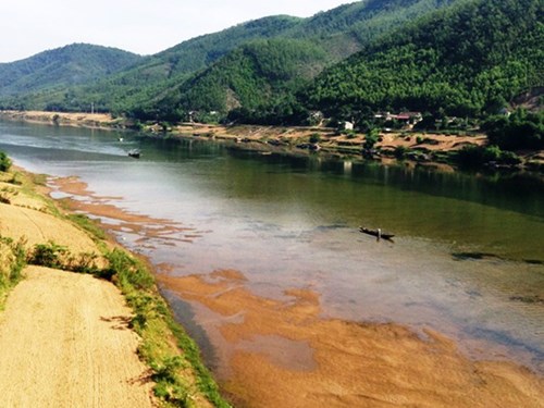 Việt[-]Nam[-]có[-]2.732[-]con[-]sông[-]vì[-]sao[-]vẫn[-]thiếu[-]nước?