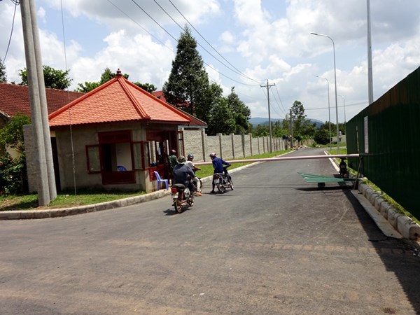 Năn[-]nỉ[-]đại[-]gia[-]Lê[-]Phước[-]Vũ[-]“là[-]Phật[-]tử[-]thì[-]đừng[-]ép[-]dân"