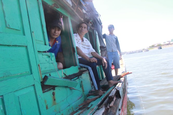[-]Tàu[-]Trung[-]Quốc[-]tông[-]tàu[-]cá[-]Việt[-]Nam[-]ở[-]Hoàng[-]Sa