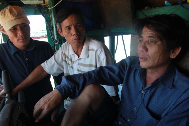 [-]Tàu[-]Trung[-]Quốc[-]tông[-]tàu[-]cá[-]Việt[-]Nam[-]ở[-]Hoàng[-]Sa