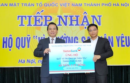 Hà[-]Nội[-]ủng[-]hộ[-]quỹ[-]“Vì[-]Trường[-]Sa[-]thân[-]yêu”[-]hơn[-]45[-]tỷ[-]đồng