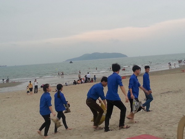 Du[-]lịch[-]hè[-]mùa[-]cao[-]điểm:[-]Dẹp[-]nạn[-]'chặt[-]chém'[-]và[-]rác[-]bẩn