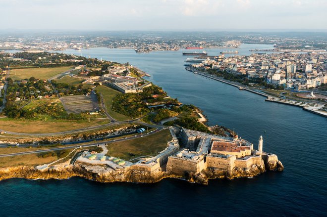 Chiêm[-]ngưỡng[-]bộ[-]ảnh[-]đầu[-]tiên[-]chụp[-]Cuba[-]từ[-]trên[-]cao