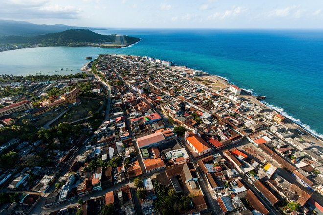 Chiêm[-]ngưỡng[-]bộ[-]ảnh[-]đầu[-]tiên[-]chụp[-]Cuba[-]từ[-]trên[-]cao