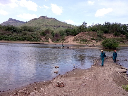 [-]Cần[-]ngăn[-]chặn[-]nạn[-]khai[-]thác[-]cát[-]trên[-]sông[-]Sê[-]Pôn[-]chảy[-]qua[-]địa[-]bàn[-]Quảng[-]Trị[-]