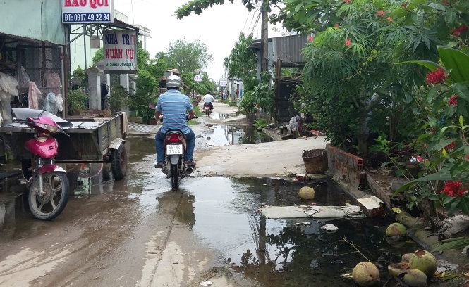 [-]Kiên[-]Giang:[-]Xây[-]cảng,[-]lấp[-]rạch[-]làm[-]tắt[-]đường[-]thoát[-]nước[-]của[-]dân