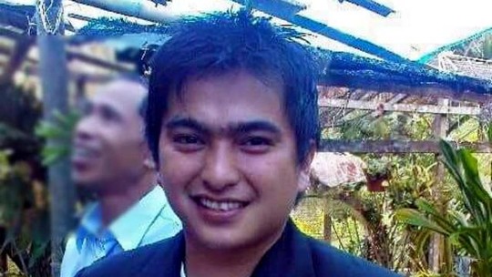 [-]Động[-]đất[-]Malaysia:[-]Hướng[-]dẫn[-]viên[-]lấy[-]thân[-]mình[-]che[-]du[-]khách