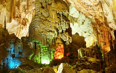 [-]Quảng[-]Bình[-]công[-]bố[-]Logo[-]du[-]lịch[-]chính[-]thức[-]đầu[-]tiên