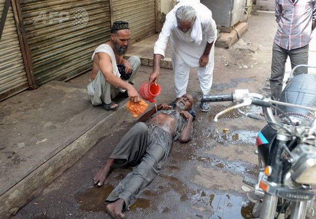 [-]Nắng[-]nóng[-]830[-]người[-]chết,[-]Pakistan[-]ban[-]bố[-]tình[-]trạng[-]khẩn[-]cấp