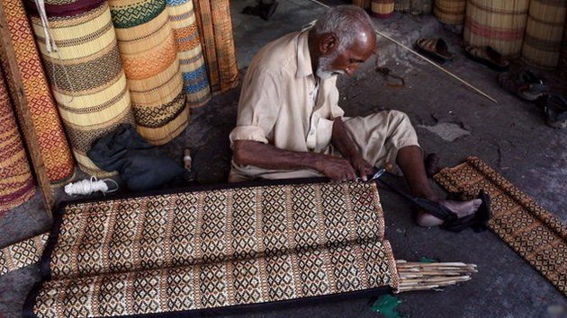 Nắng[-]nóng[-]thiêu[-]đốt,[-]570[-]người[-]Pakistan[-]chết