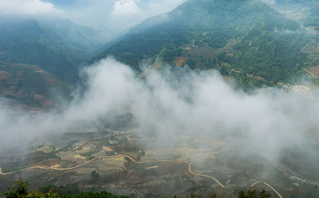 Vẻ[-]đẹp[-]huyền[-]ảo[-]ruộng[-]bậc[-]thang[-]Y[-]Tý[-]mùa[-]nước[-]đổ