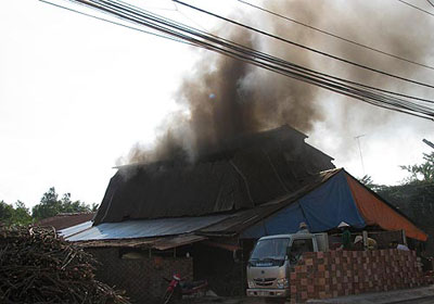 Đắk[-]Lắk:[-]Cần[-]xử[-]lý[-]nghiêm[-]lò[-]đốt[-]than[-]gây[-]ô[-]nhiễm[-]môi[-]trường[-]